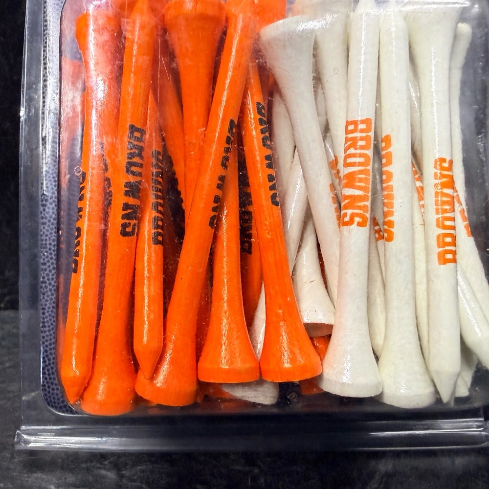 Cleveland Browns Golf Towel and Golf Tees - Picture 11 of 12